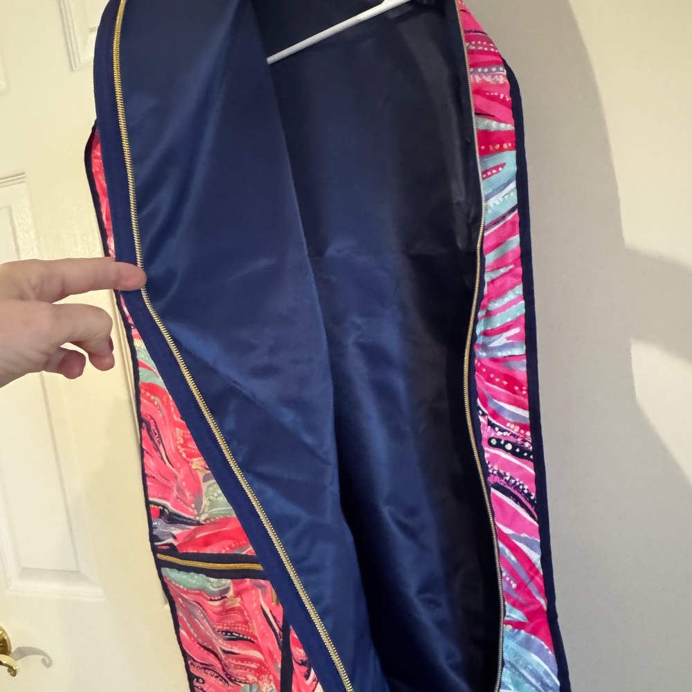 Lilly Pulitzer Vibrant Pink and Blue Garment Bag - Picture 4 of 5